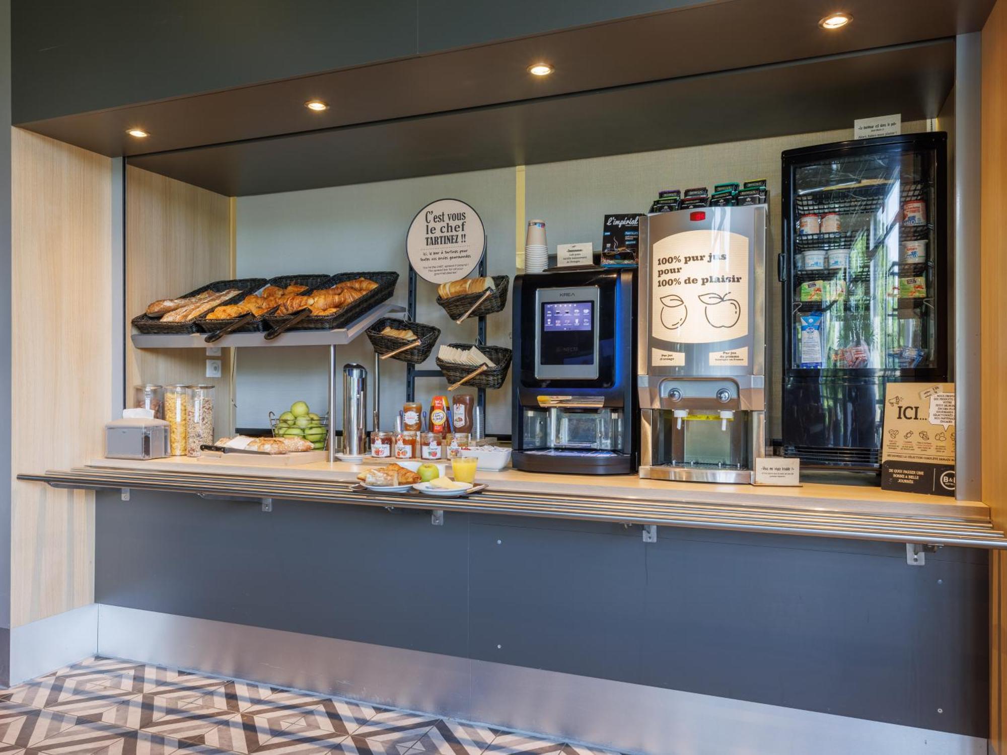 B&B Hotel Clermont-Ferrand Nord Riom Luaran gambar