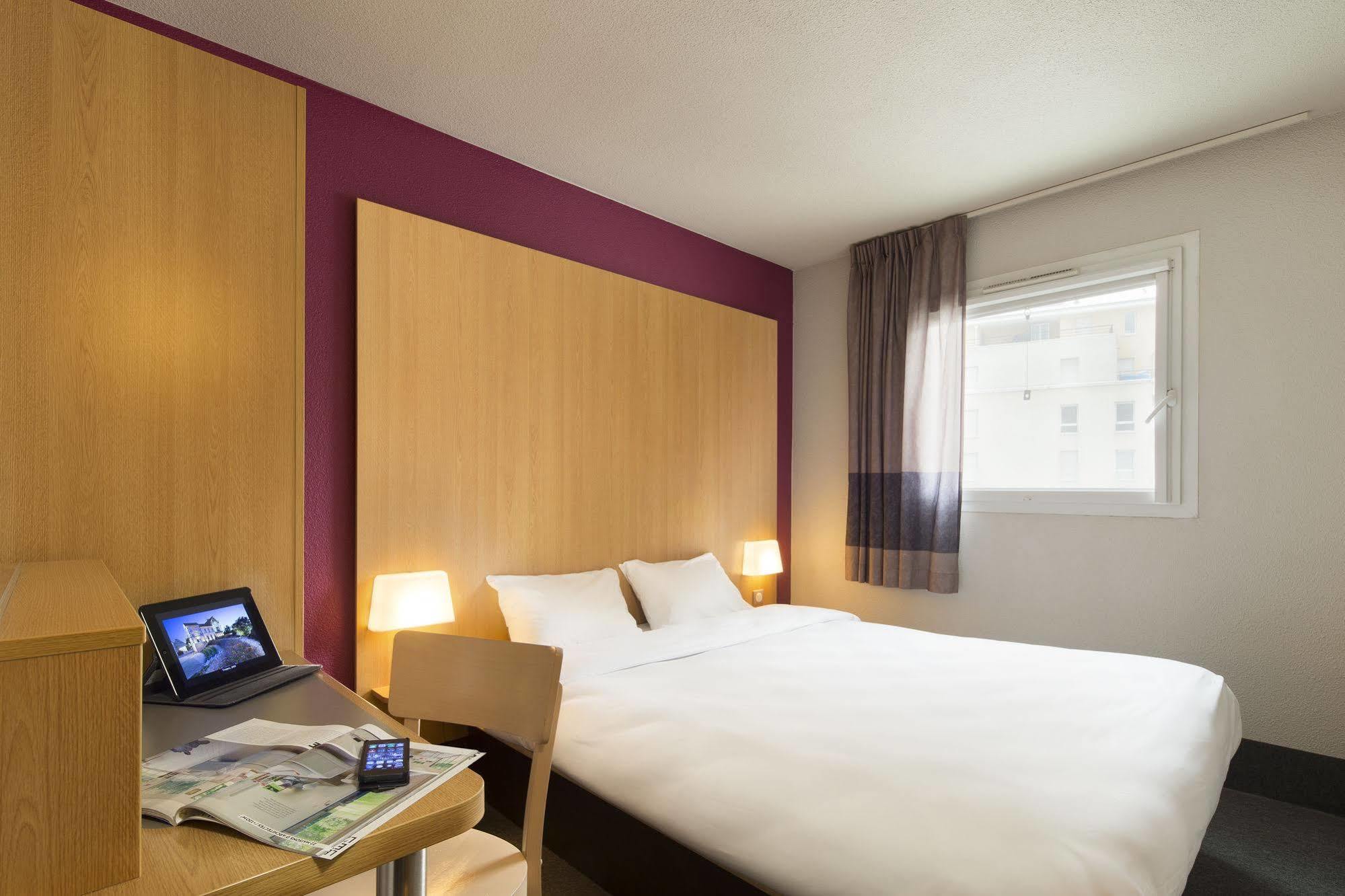 B&B Hotel Clermont-Ferrand Nord Riom Luaran gambar